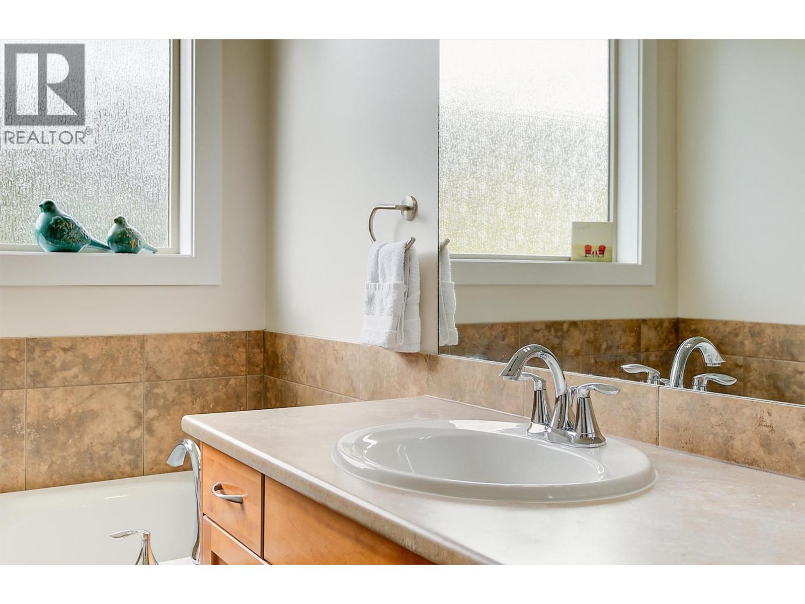 737 Kuipers Crescent, Kelowna, British Columbia  V1W 5H4 - Photo 38 - 10379795
