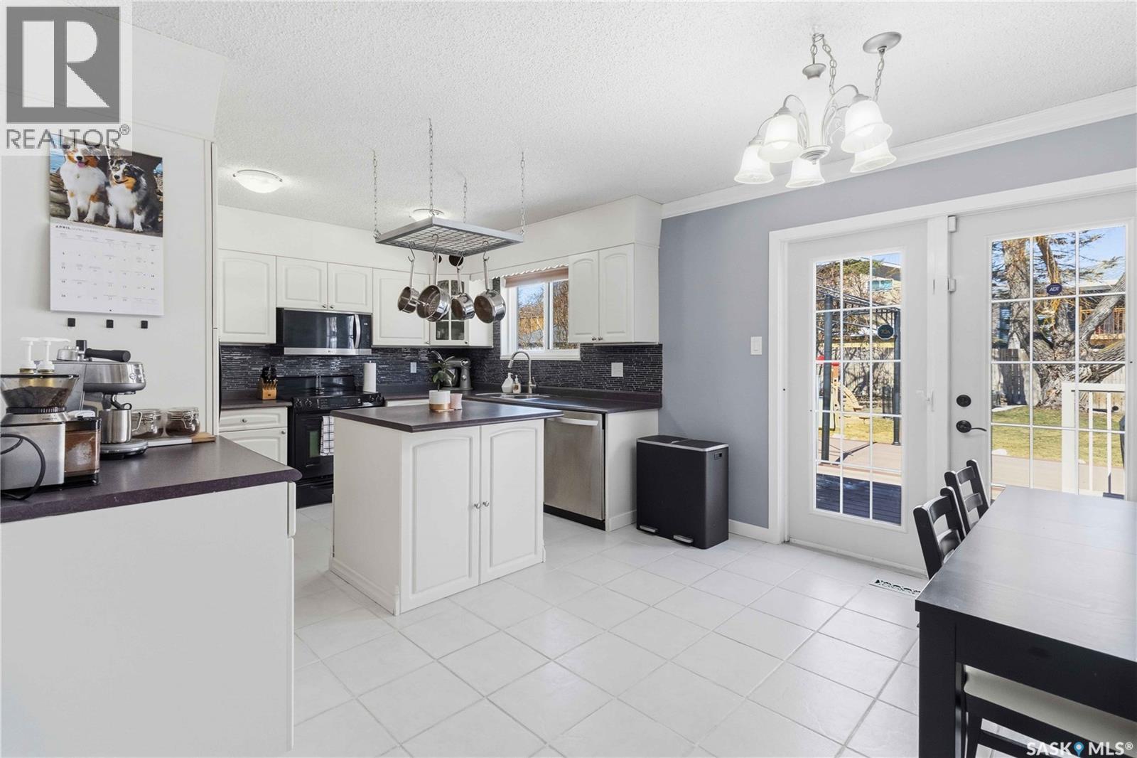 363 Candle Crescent, Saskatoon, Saskatchewan  S7K 5A5 - Photo 9 - SK034454