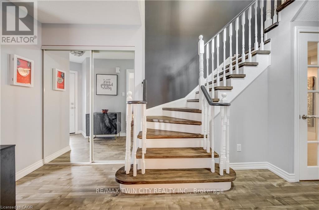 101 Essex Point Drive, Cambridge, Ontario  N1T 1W6 - Photo 5 - X13064018