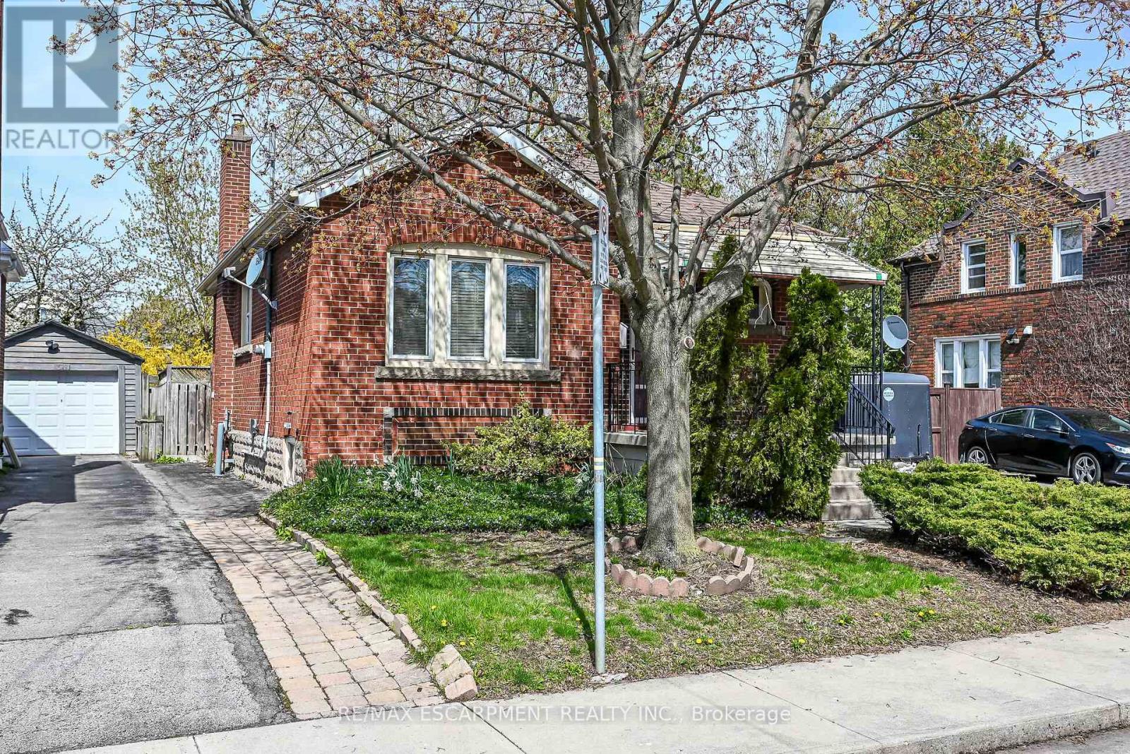 50 East 12th Street, Hamilton, Ontario  L9A 3X1 - Photo 3 - X13064050