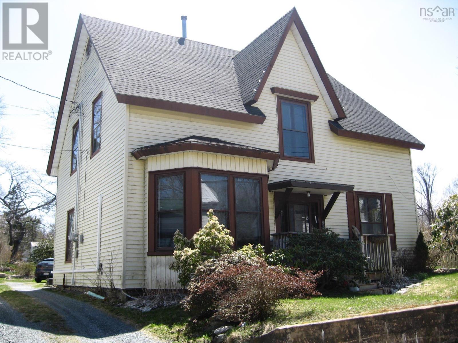 99 Main Street, Liverpool, Nova Scotia  B0T 1K0 - Photo 2 - 202609169