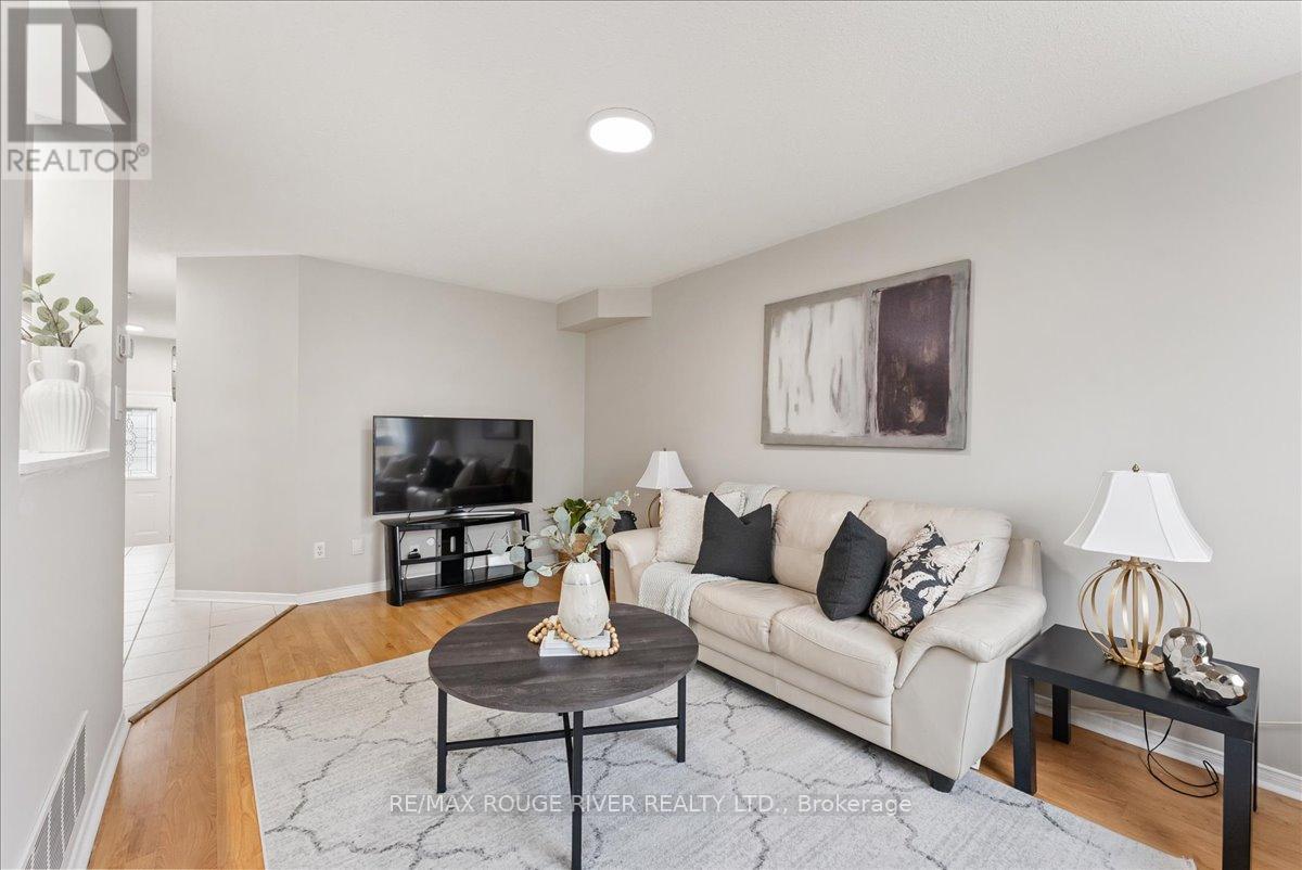 10 Plantation Court, Whitby, Ontario  L1P 1R2 - Photo 3 - E13062770