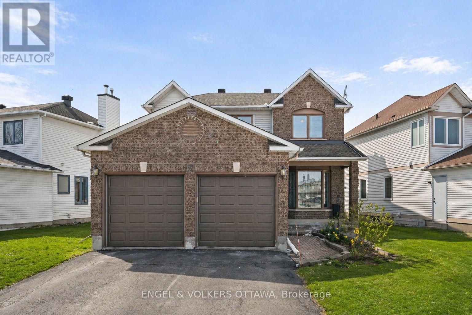 17 Hunterswood Crescent, Ottawa, Ontario  K1G 5V1 - Photo 1 - X13063360