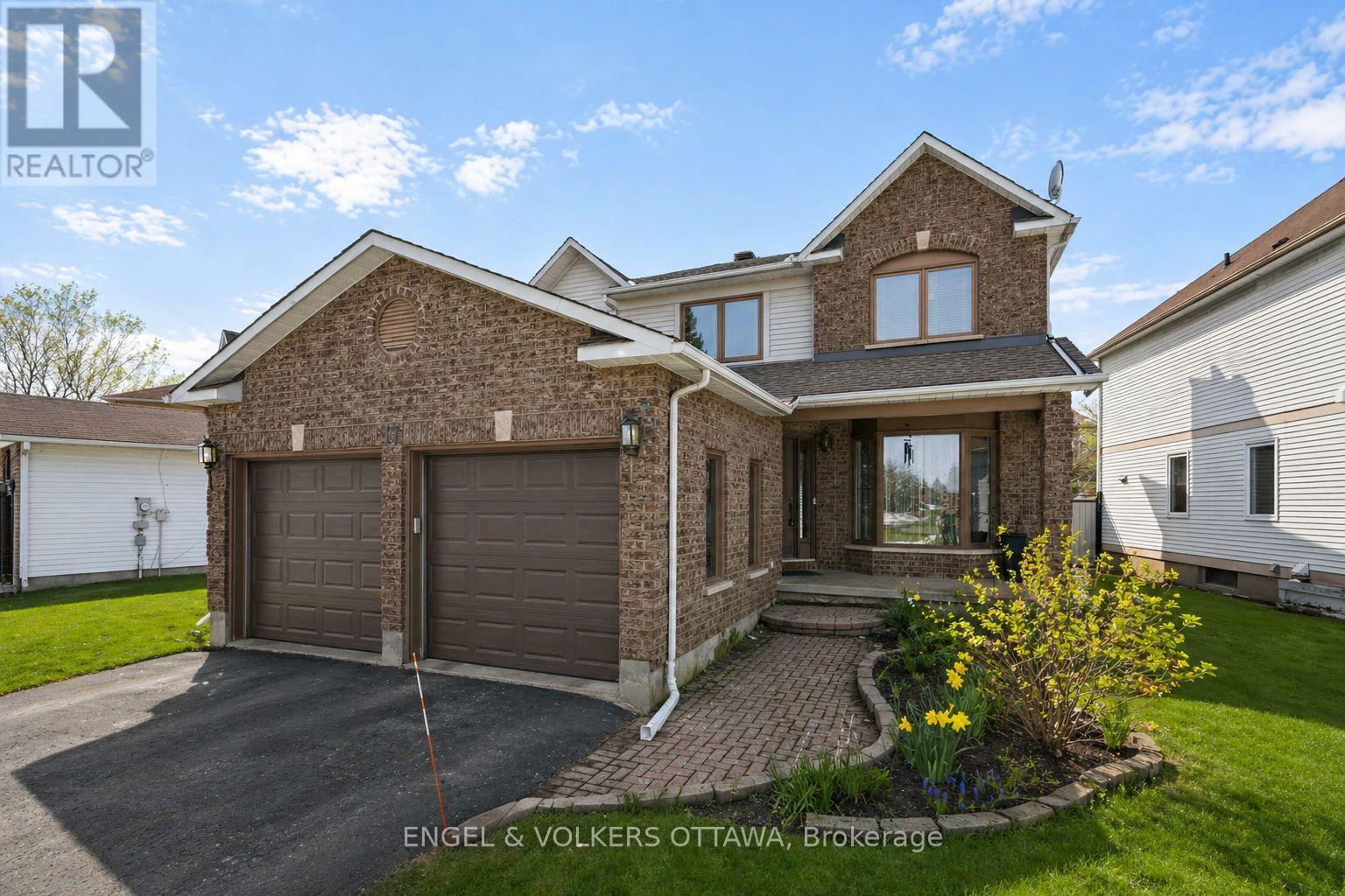 17 Hunterswood Crescent, Ottawa, Ontario  K1G 5V1 - Photo 2 - X13063360
