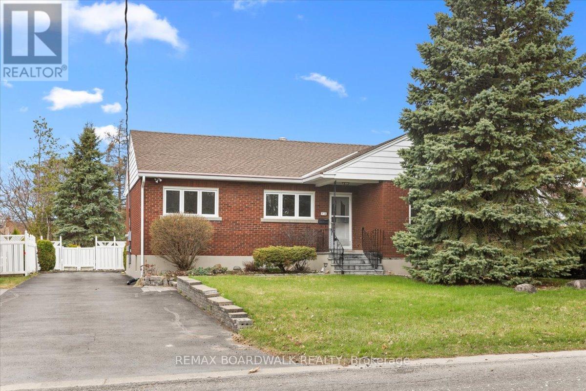 72 CROWNHILL STREET, Ottawa, Ontario