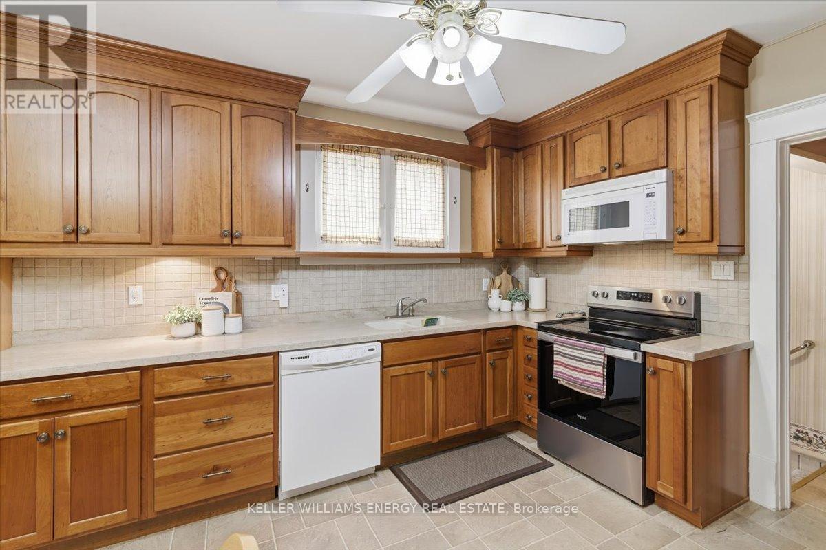 482 Simcoe Street N, Oshawa, Ontario  L1G 4T6 - Photo 11 - E13064264