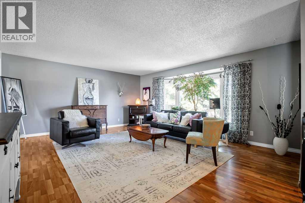 13 Maplewood Estates, Strathmore, Alberta  T1P 1G6 - Photo 3 - A2304762