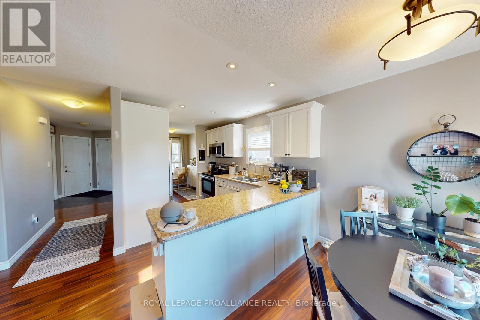 111 Hogan Crescent, Loyalist, Ontario  K7N 0A6 - Photo 10 - X13064308