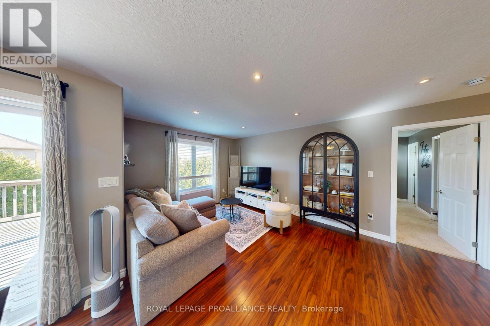 111 Hogan Crescent, Loyalist, Ontario  K7N 0A6 - Photo 12 - X13064308