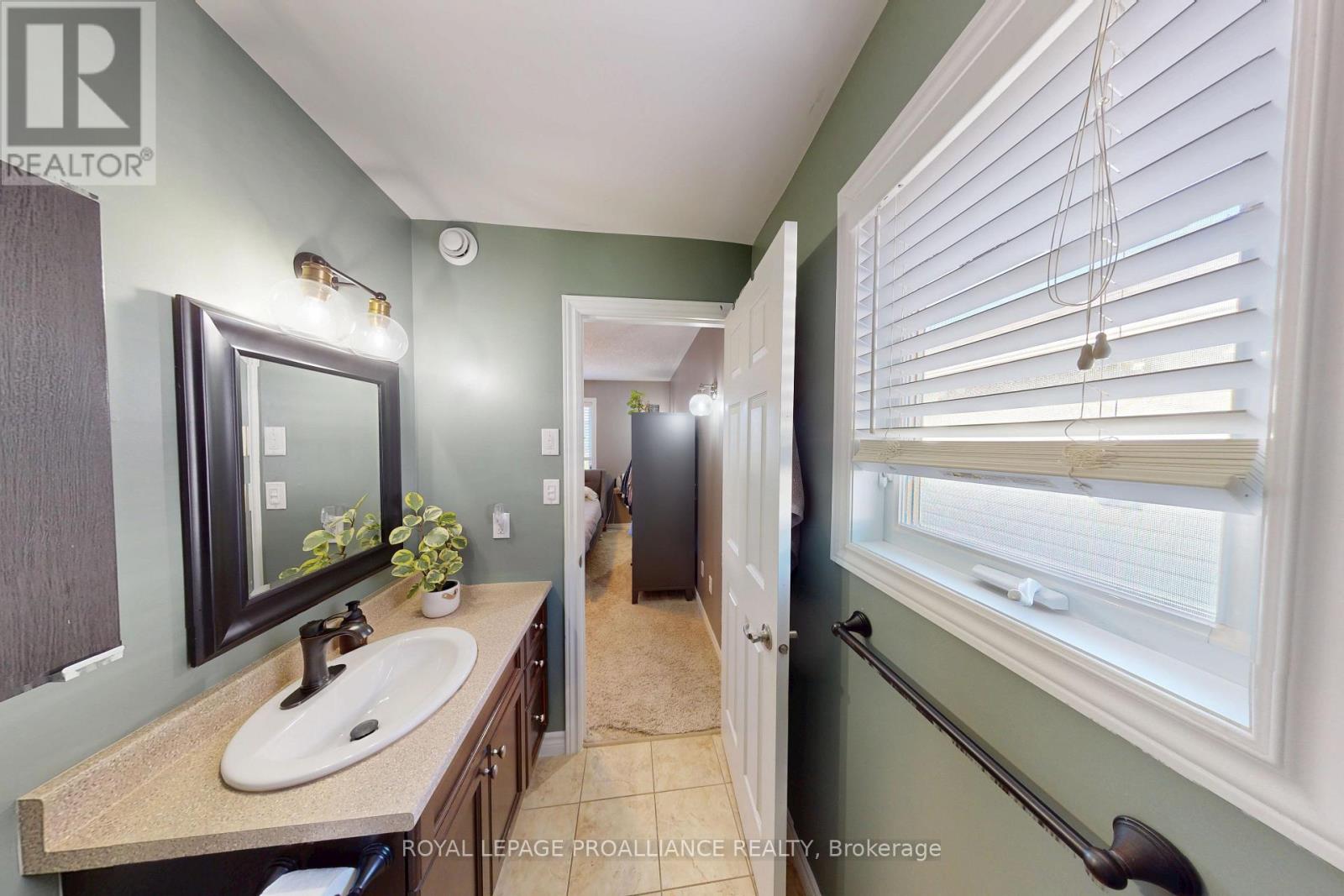 111 Hogan Crescent, Loyalist, Ontario  K7N 0A6 - Photo 18 - X13064308
