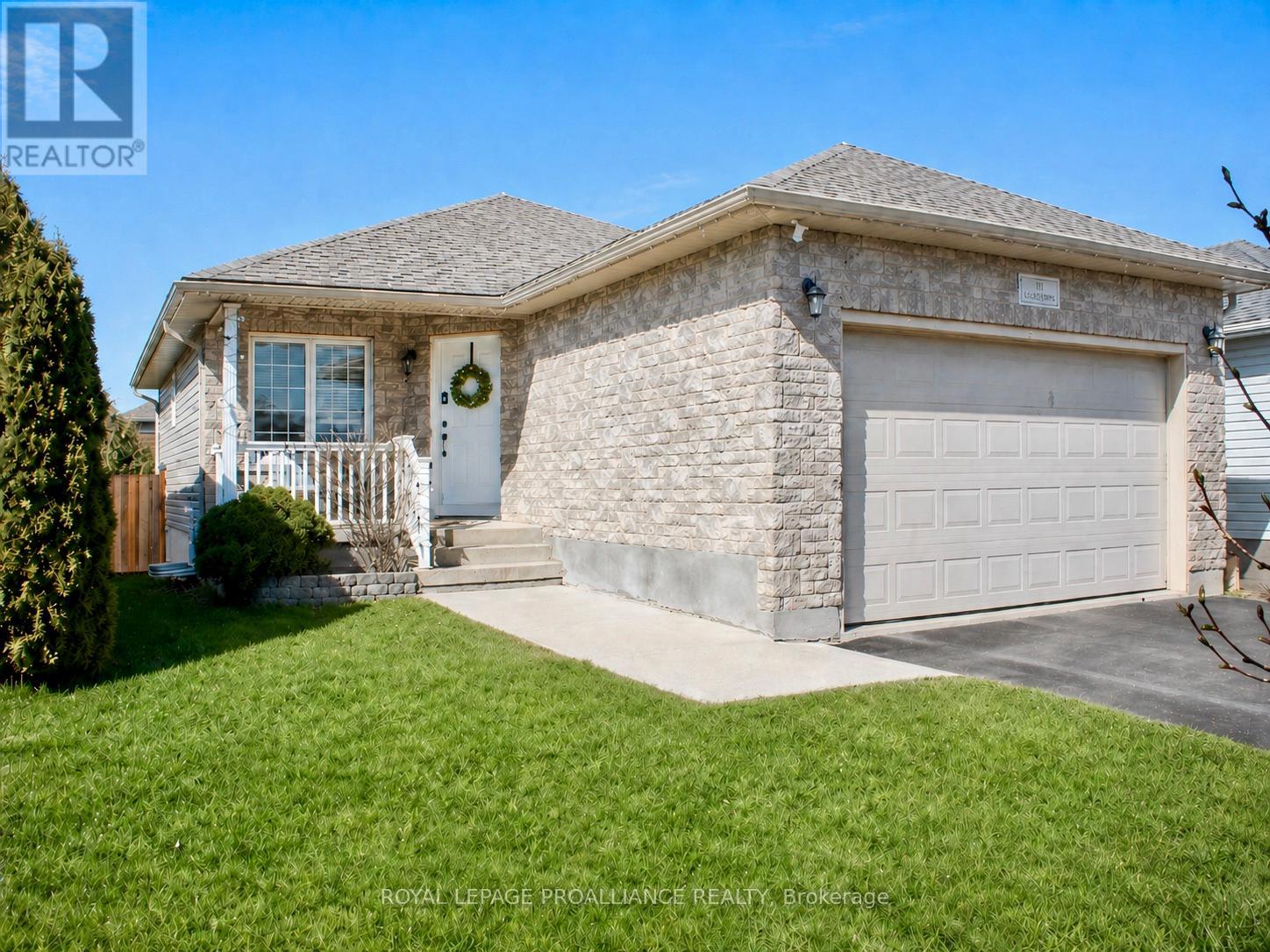 111 Hogan Crescent, Loyalist, Ontario  K7N 0A6 - Photo 2 - X13064308
