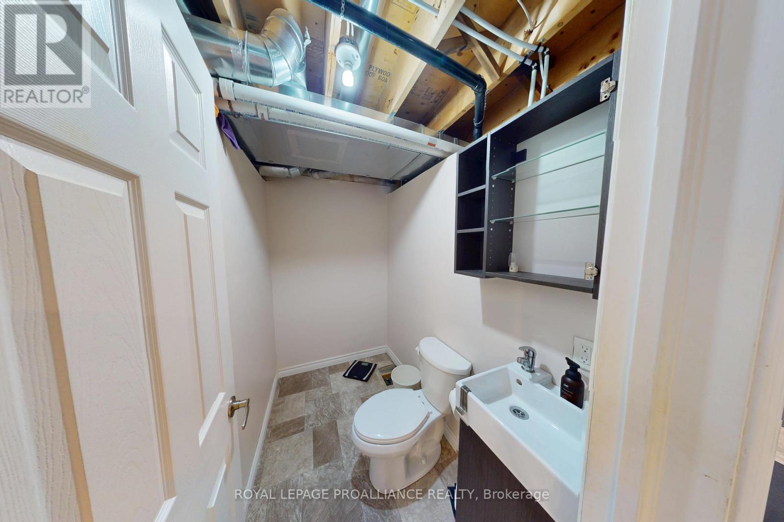 111 Hogan Crescent, Loyalist, Ontario  K7N 0A6 - Photo 25 - X13064308