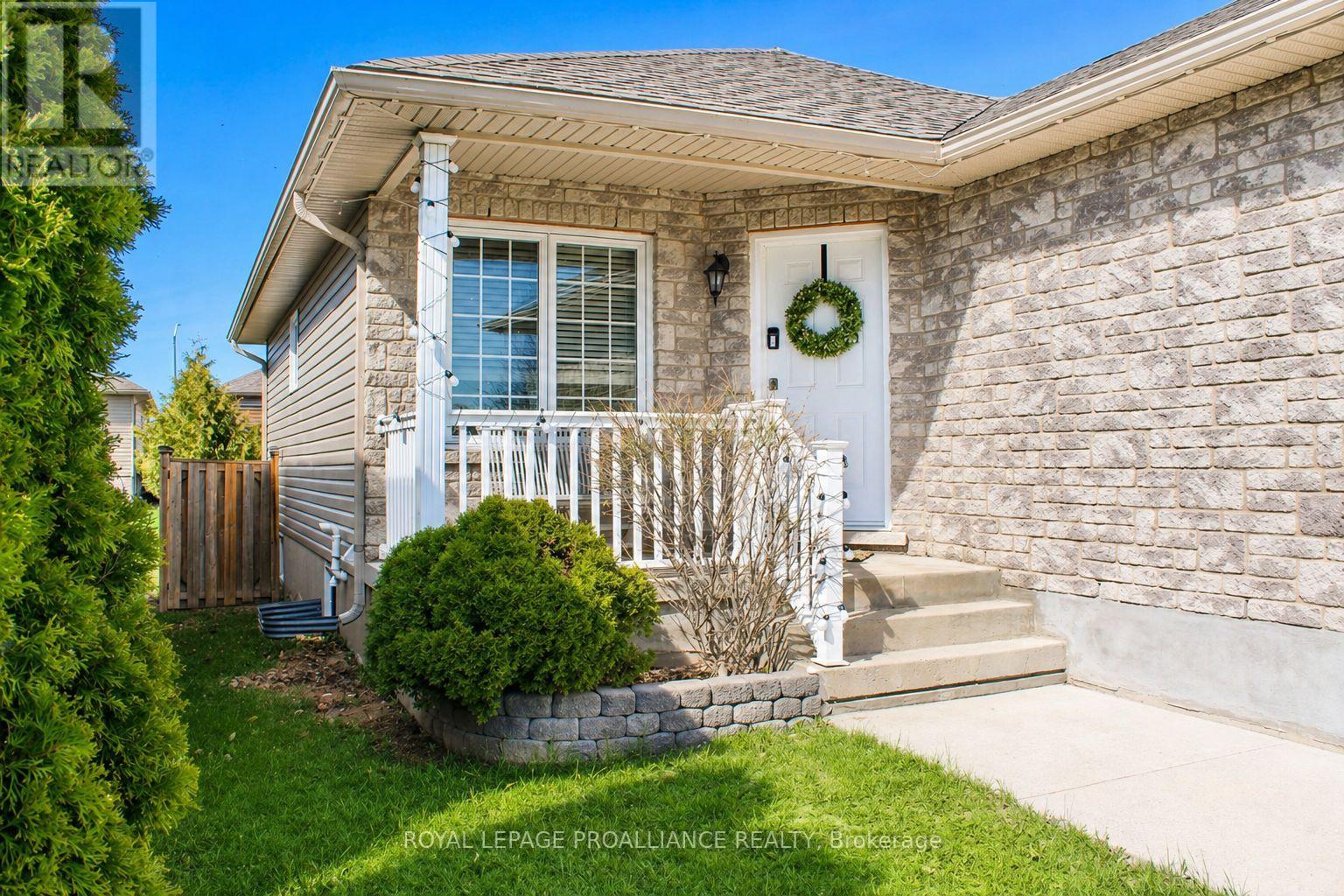 111 Hogan Crescent, Loyalist, Ontario  K7N 0A6 - Photo 3 - X13064308