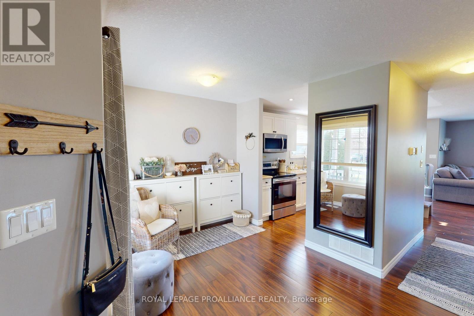 111 Hogan Crescent, Loyalist, Ontario  K7N 0A6 - Photo 4 - X13064308