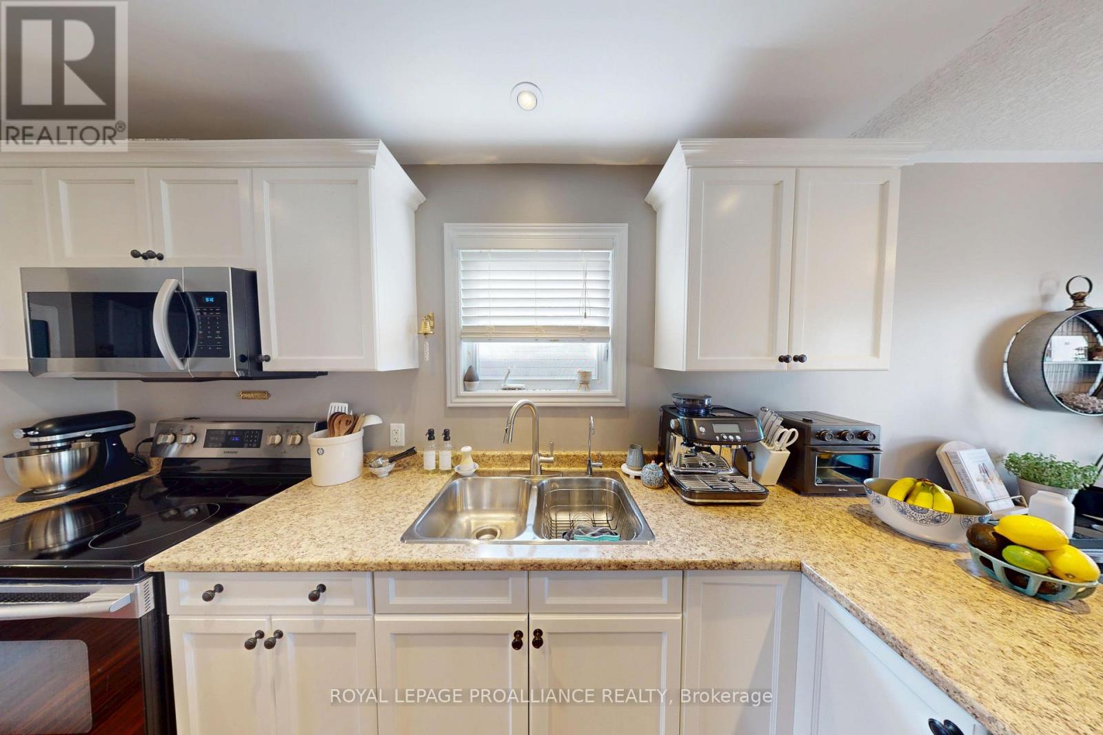 111 Hogan Crescent, Loyalist, Ontario  K7N 0A6 - Photo 5 - X13064308