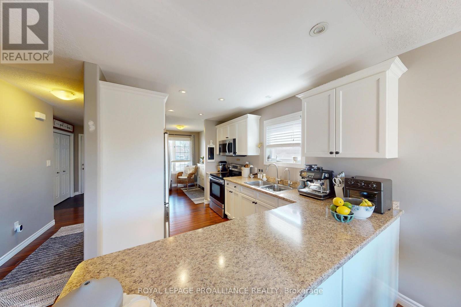 111 Hogan Crescent, Loyalist, Ontario  K7N 0A6 - Photo 9 - X13064308