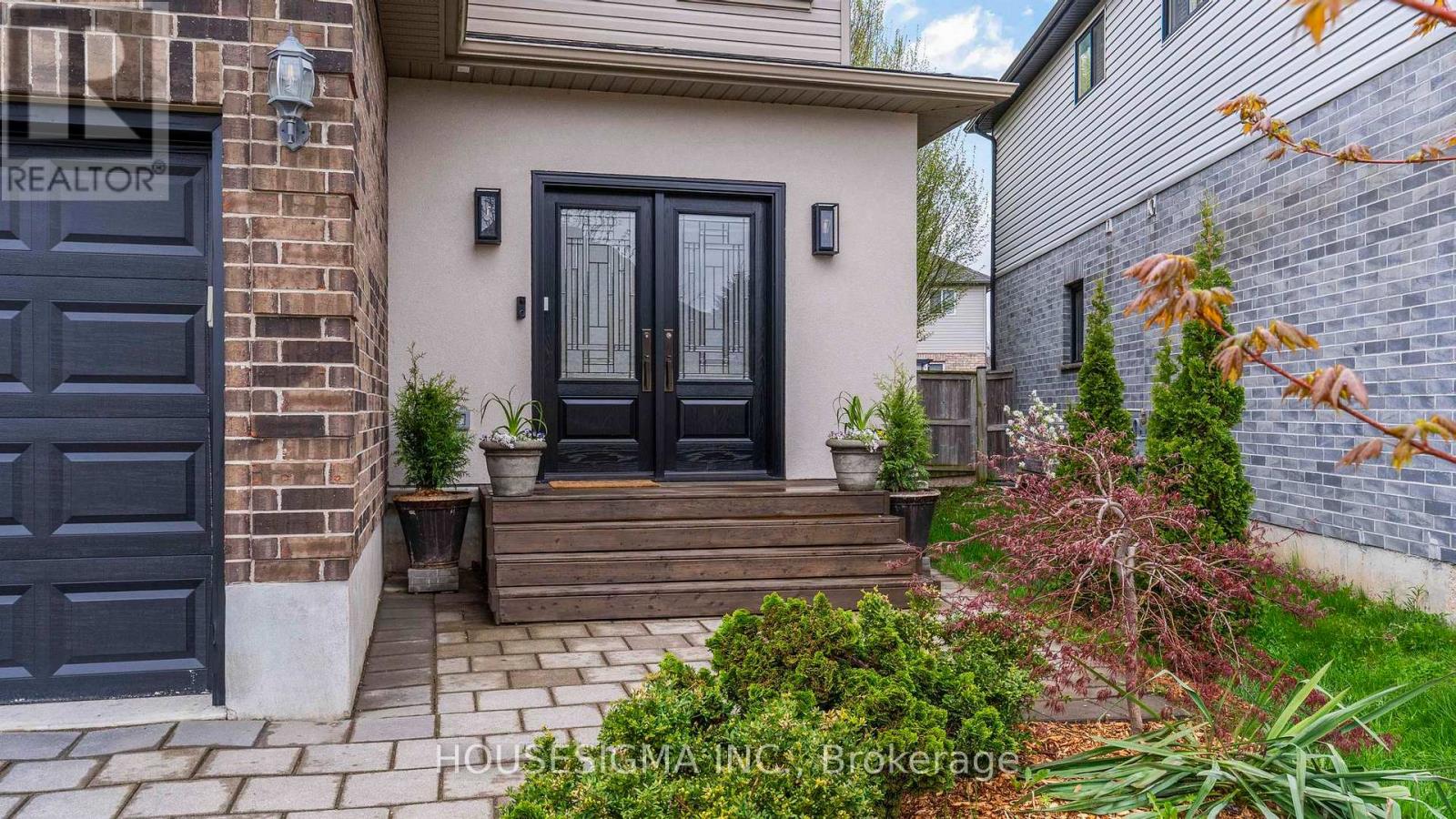 2001 Jubilee Drive, London North, Ontario  N6G 0H7 - Photo 3 - X13064278