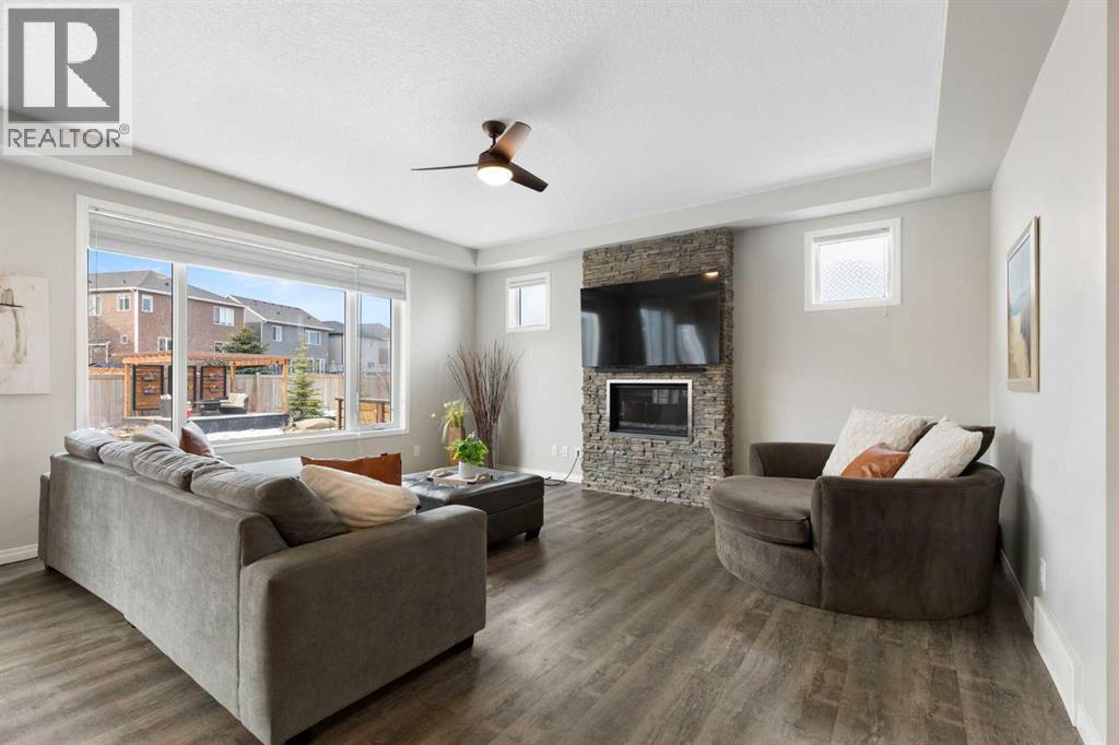 1 Osborne Common SW, Airdrie, Alberta  T4B 5E3 - Photo 3 - A2302727