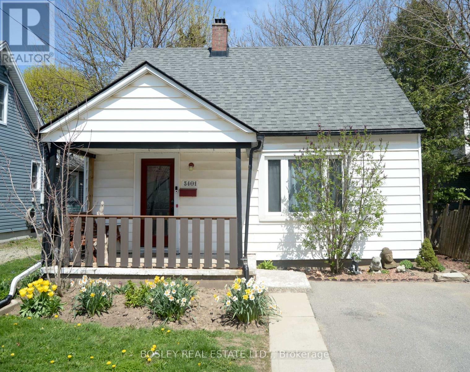 5401 Menzie Street, Niagara Falls, Ontario  L2E 2V7 - Photo 2 - X13064234
