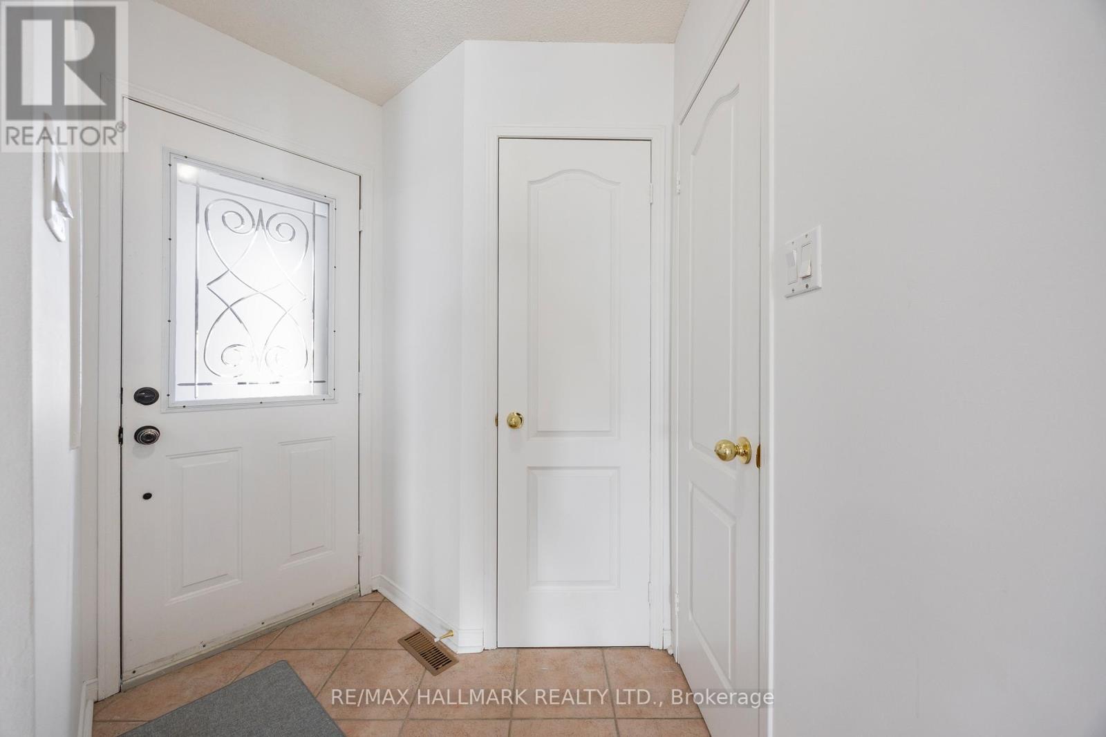 19 Parktree Drive, Vaughan, Ontario  L6A 2K9 - Photo 3 - N13063514