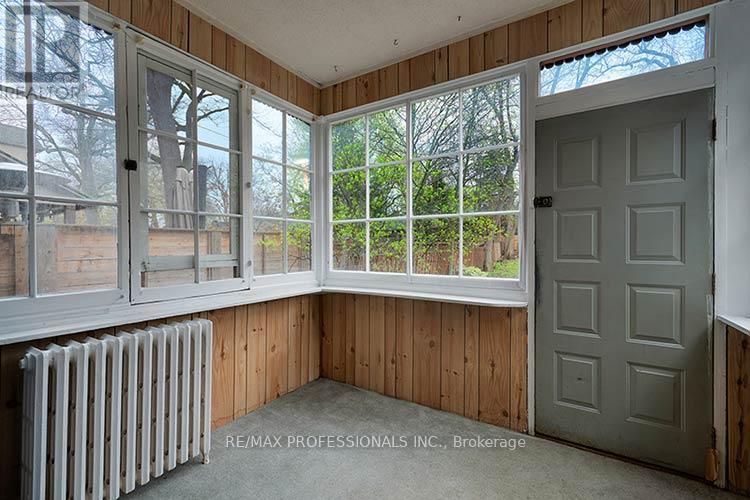 316 Durie Street, Toronto, Ontario  M6S 3G3 - Photo 9 - W13059920