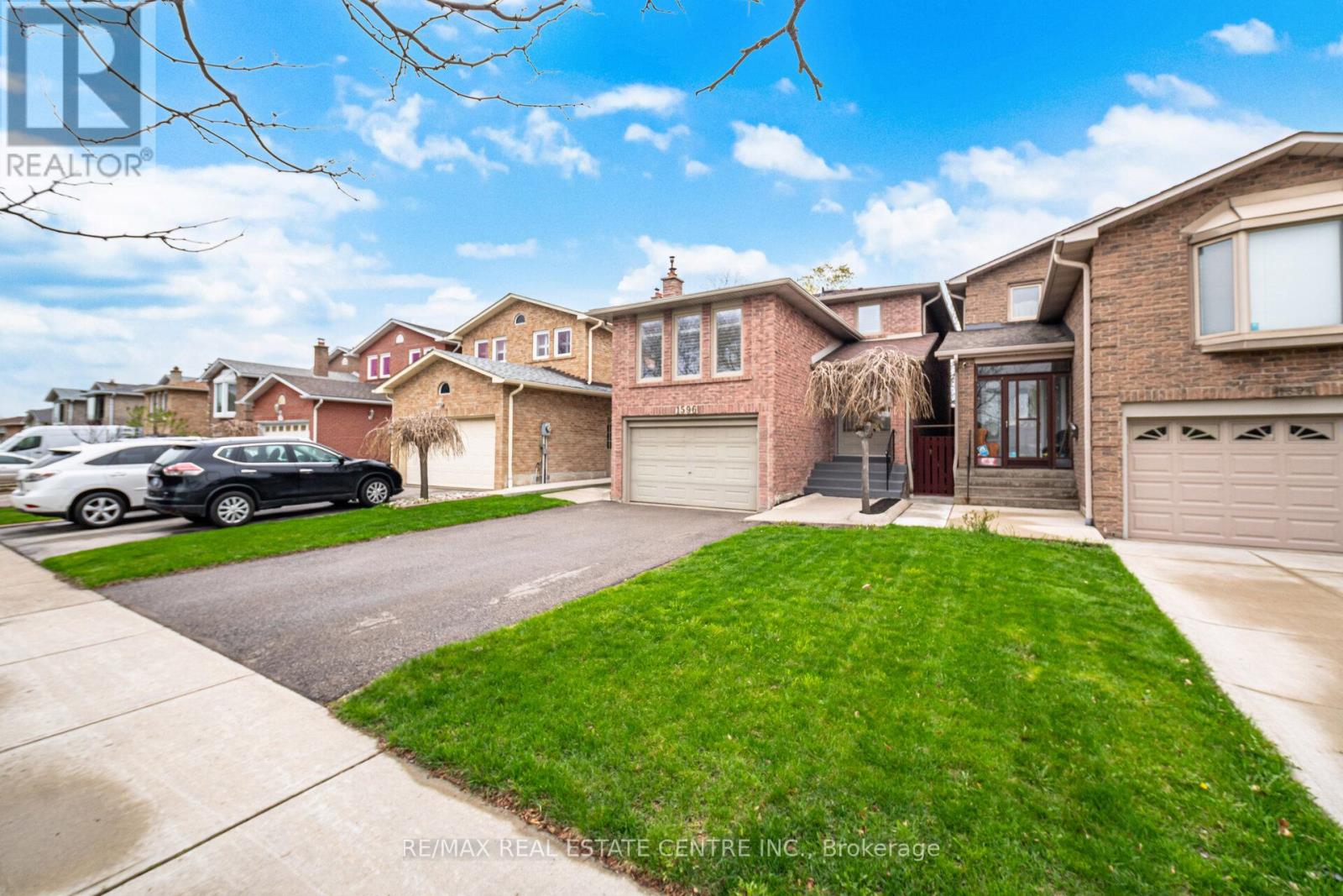 1596 Lewes Way, Mississauga, Ontario  L4W 3L2 - Photo 2 - W13063792