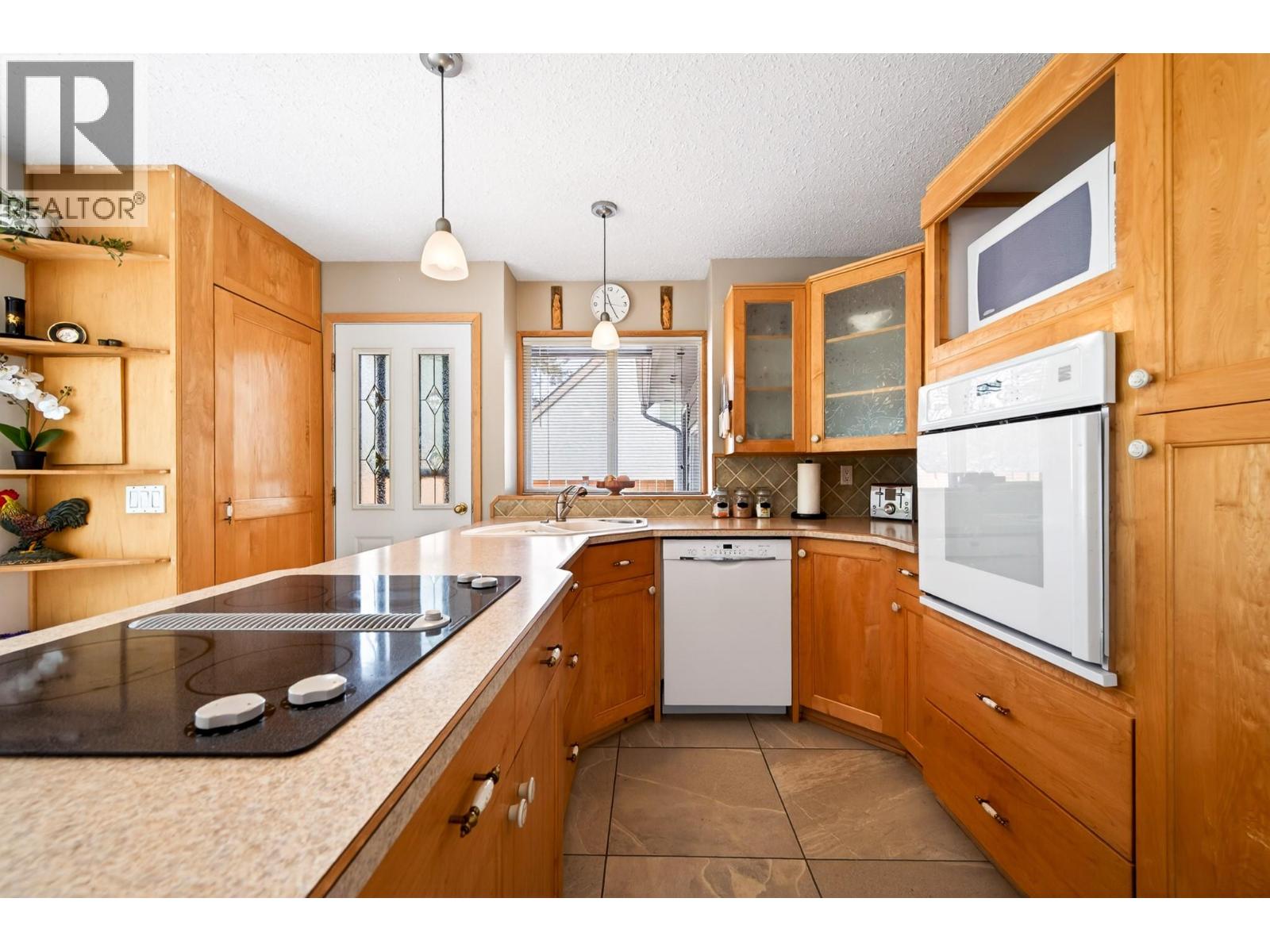 2185 Sifton Lane, Kamloops, British Columbia  V1S 1A4 - Photo 12 - 10385304