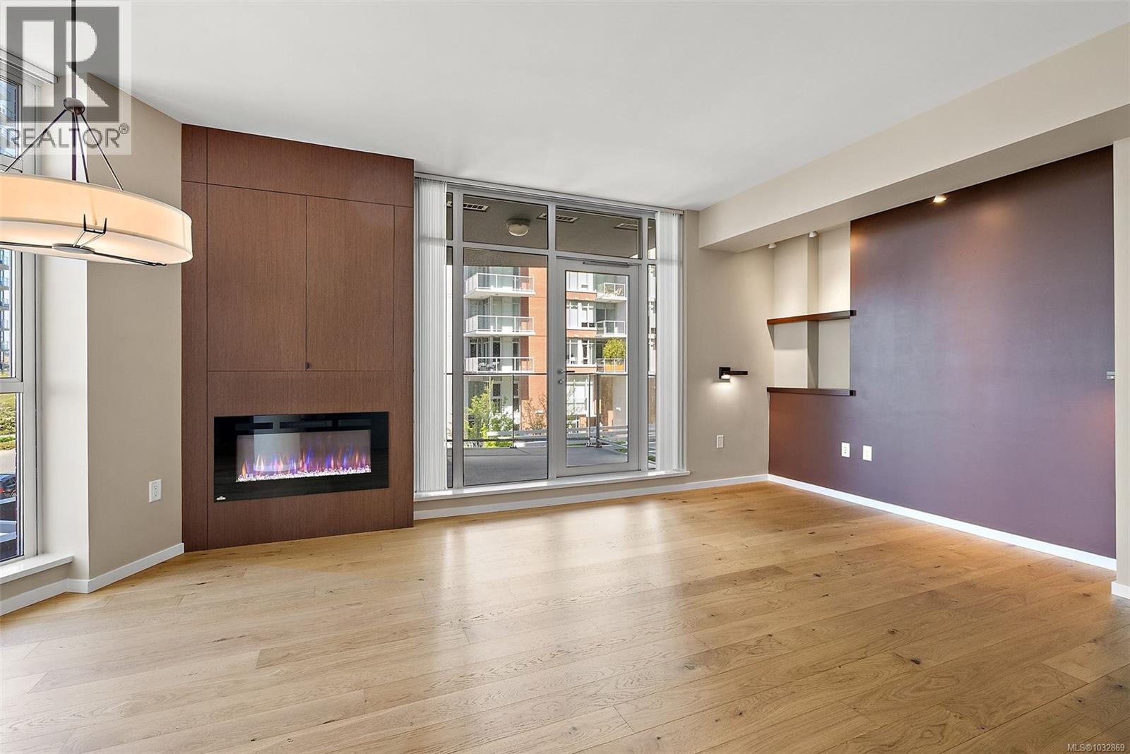 205 100 Saghalie Rd, Victoria, British Columbia  V9A 0A1 - Photo 2 - 1032869