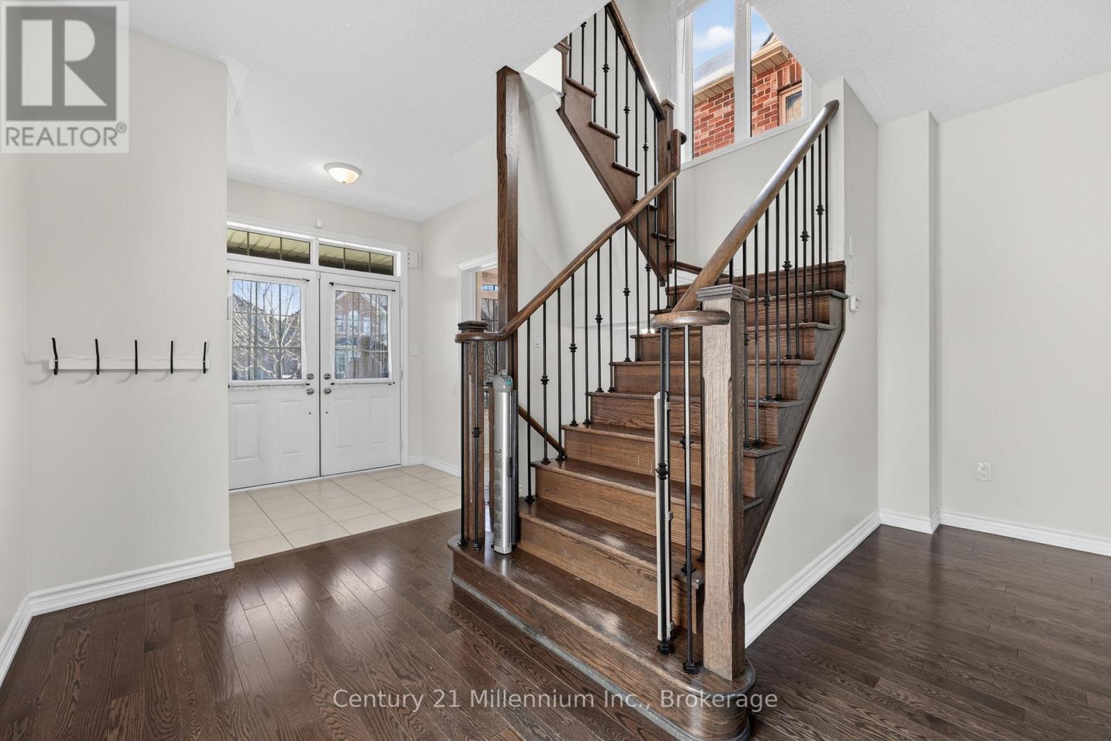 18 Marks Road, Springwater, Ontario  L9X 1A8 - Photo 4 - S13064194