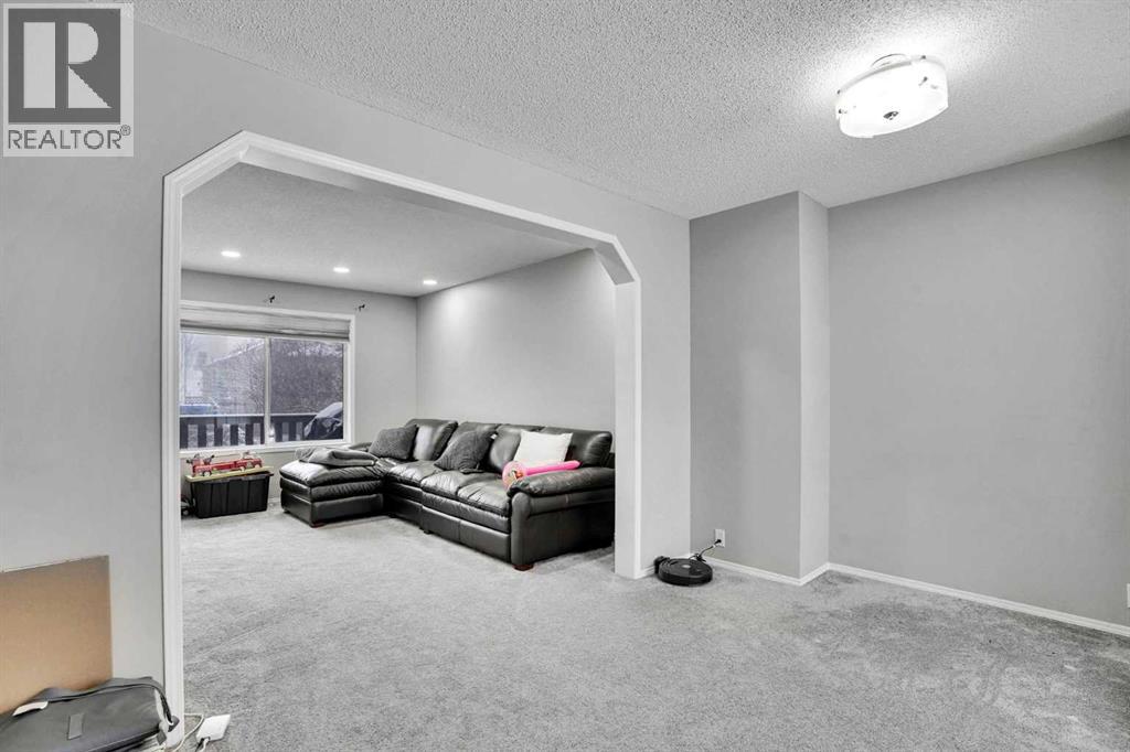 39 Douglasview Road SE, Calgary, Alberta  T2Z 2S8 - Photo 17 - A2292349