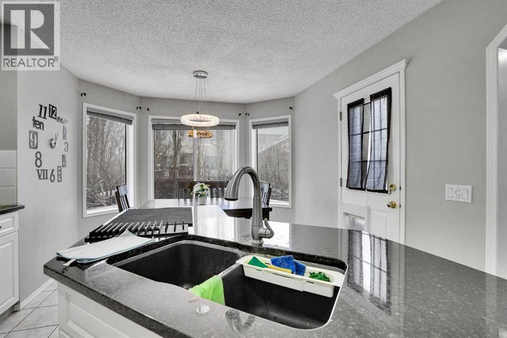 39 Douglasview Road SE, Calgary, Alberta  T2Z 2S8 - Photo 8 - A2292349