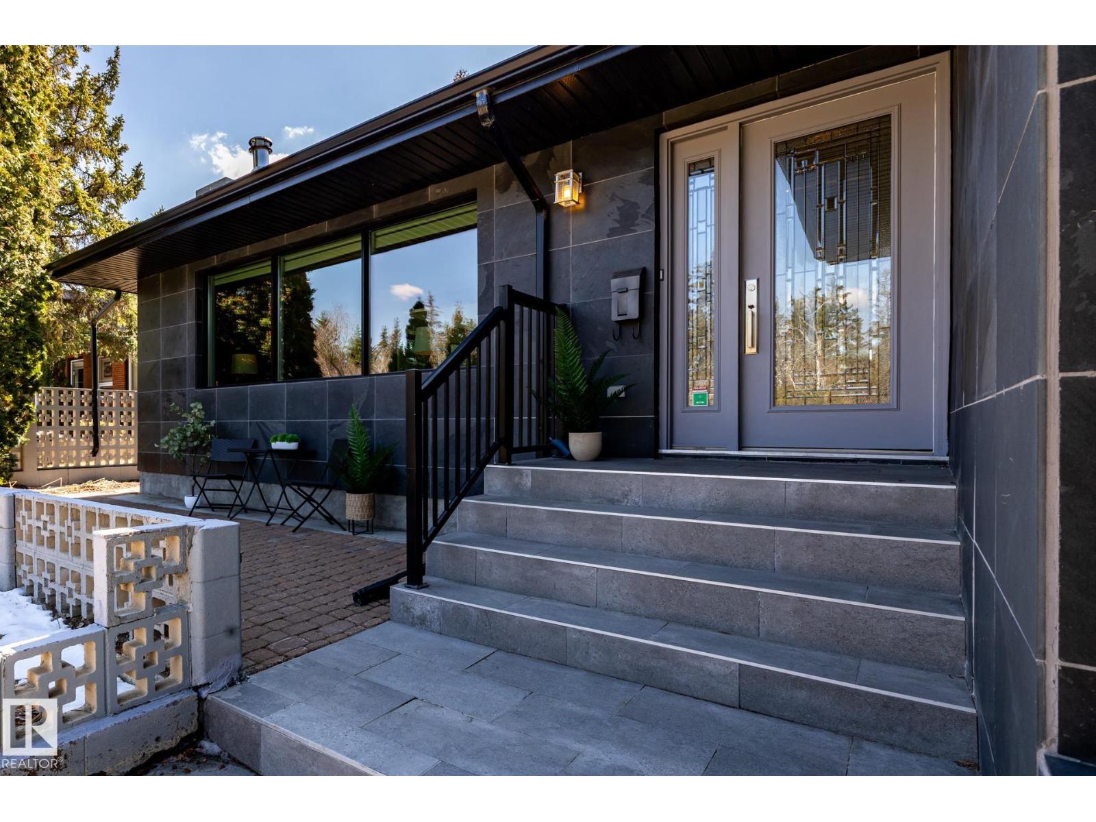 4204 Aspen Dr E Nw, Edmonton, Alberta  T6J 2A9 - Photo 3 - E4484927