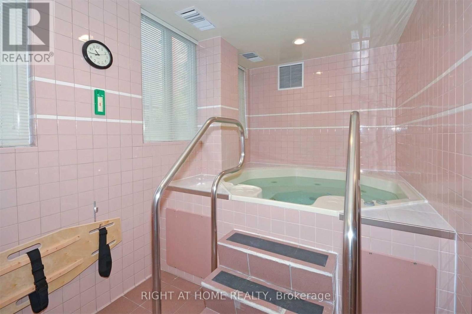 1602 - 35 Merton Street, Toronto, Ontario  M4S 1A7 - Photo 13 - C13064112