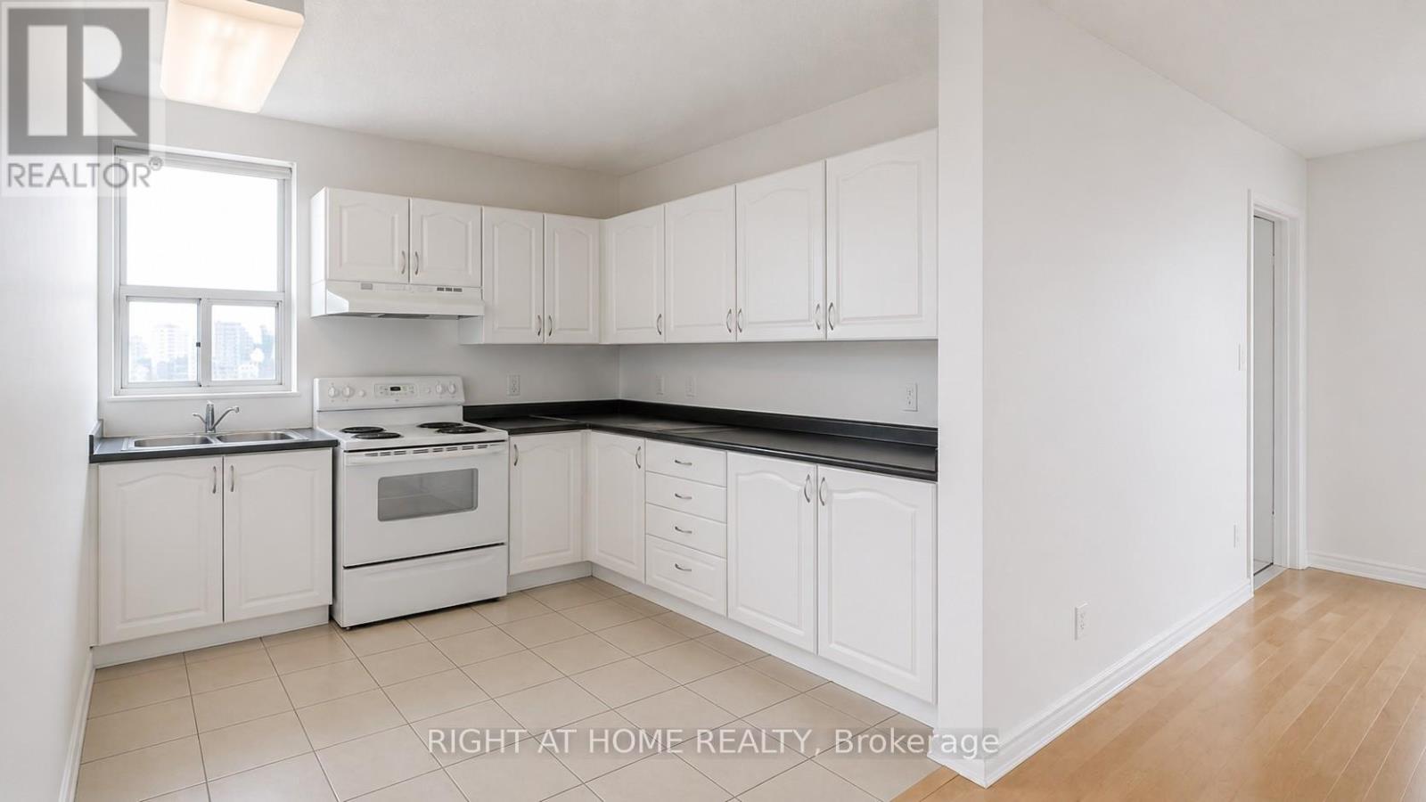 1602 - 35 Merton Street, Toronto, Ontario  M4S 1A7 - Photo 2 - C13064112
