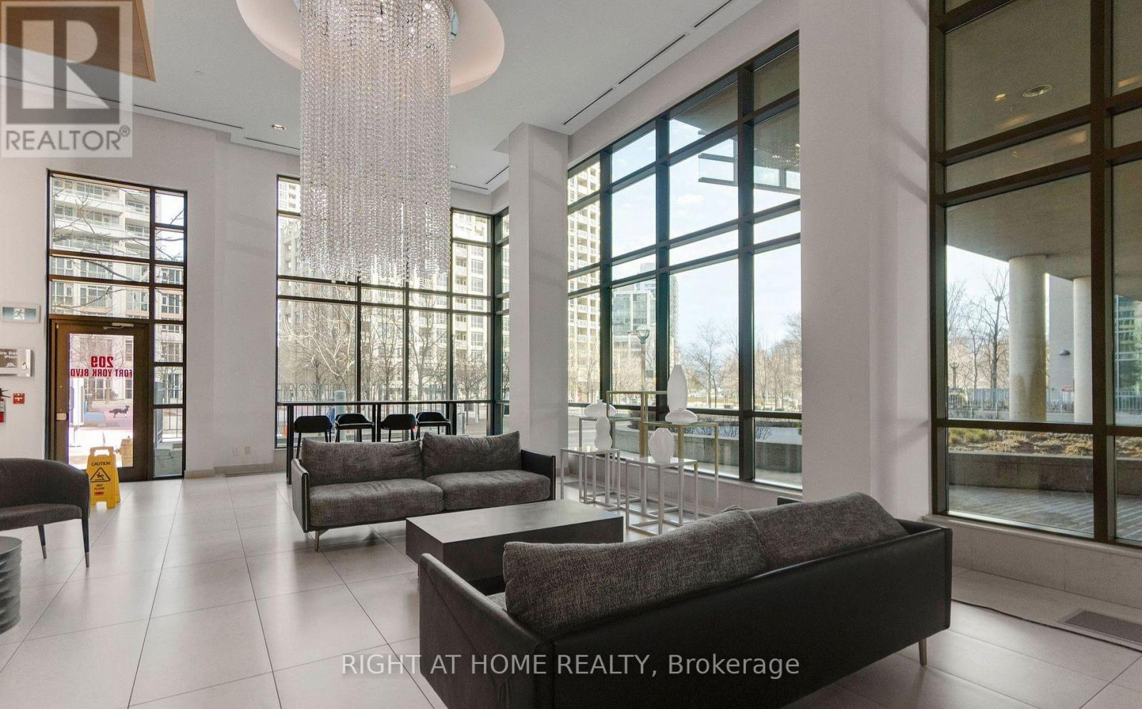 665 - 209 Fort York Boulevard, Toronto, Ontario  M5V 4A1 - Photo 8 - C13064230
