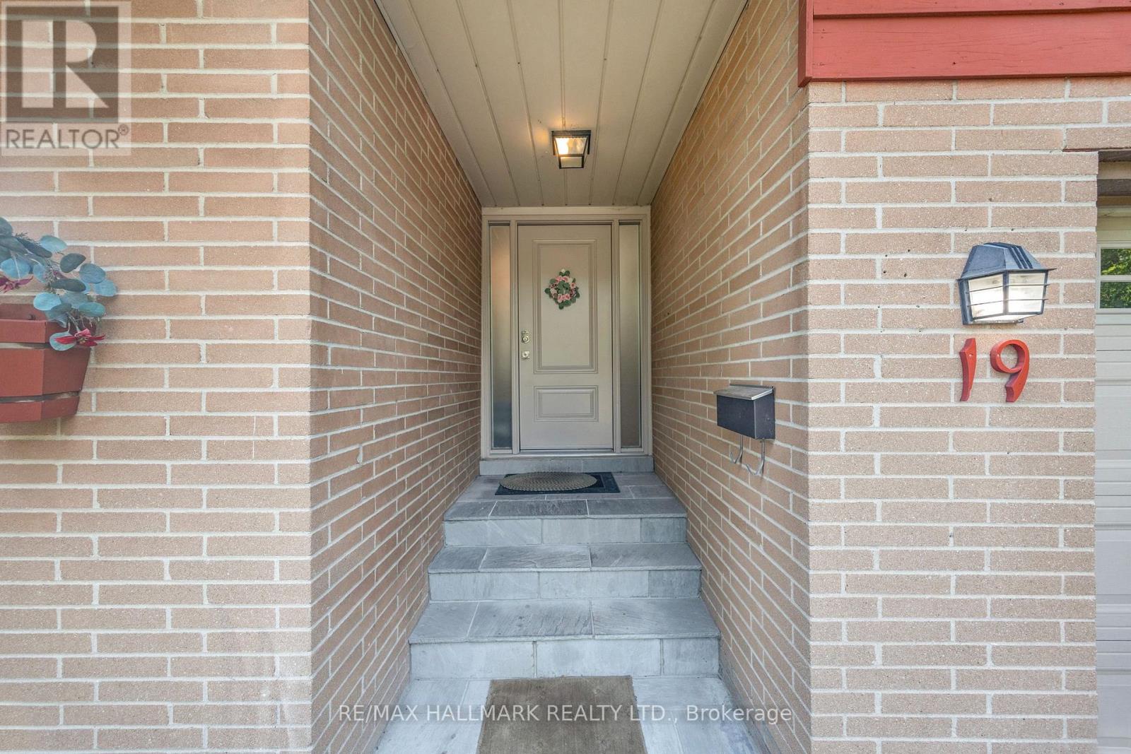 19 Talwood Drive, Toronto, Ontario  M3B 2P4 - Photo 3 - C13064252