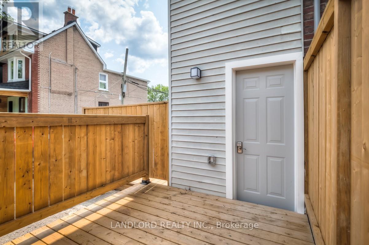601 Logan Avenue, Toronto, Ontario  M4K 3B9 - Photo 3 - E13064220