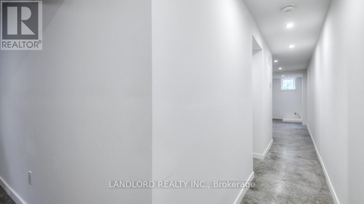601 Logan Avenue, Toronto, Ontario  M4K 3B9 - Photo 32 - E13064220