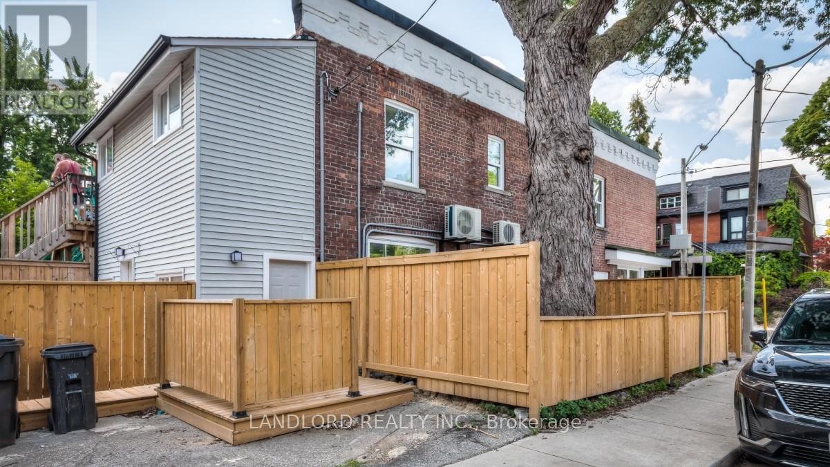 601 Logan Avenue, Toronto, Ontario  M4K 3B9 - Photo 4 - E13064220