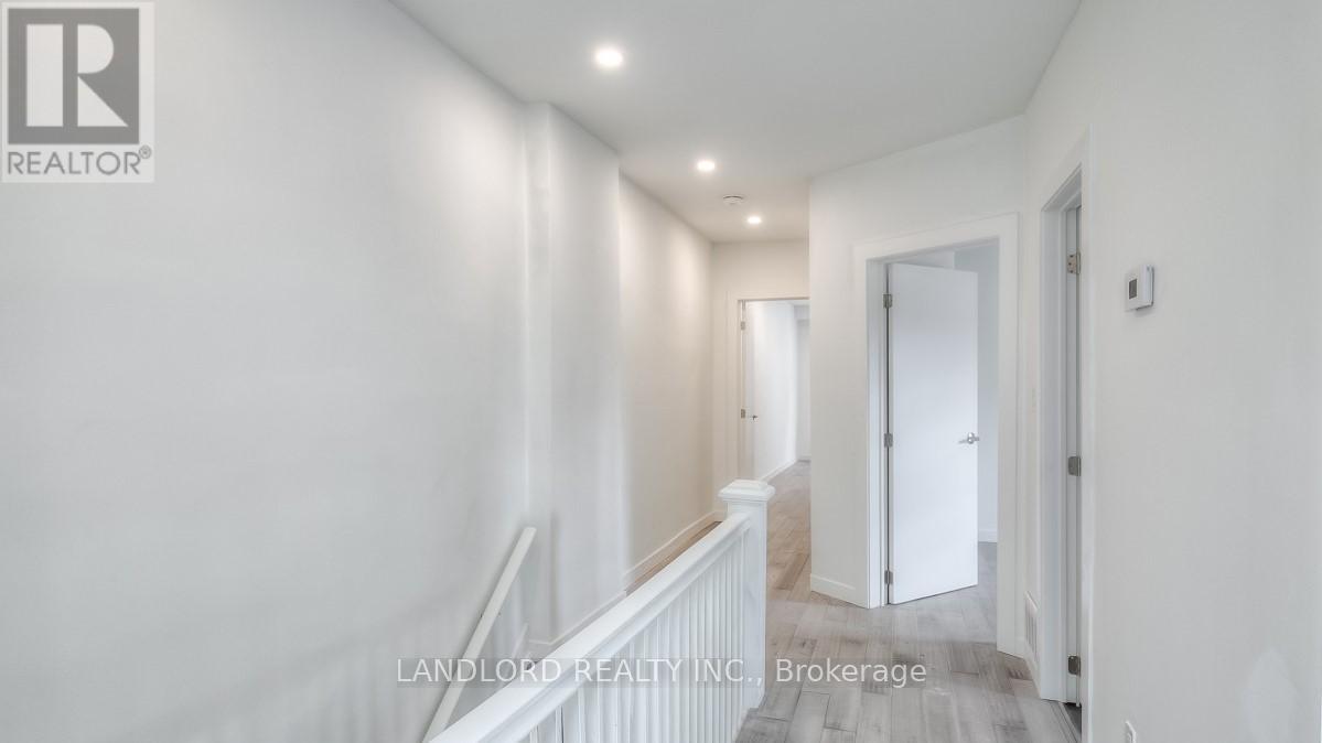 601 Logan Avenue, Toronto, Ontario  M4K 3B9 - Photo 43 - E13064220