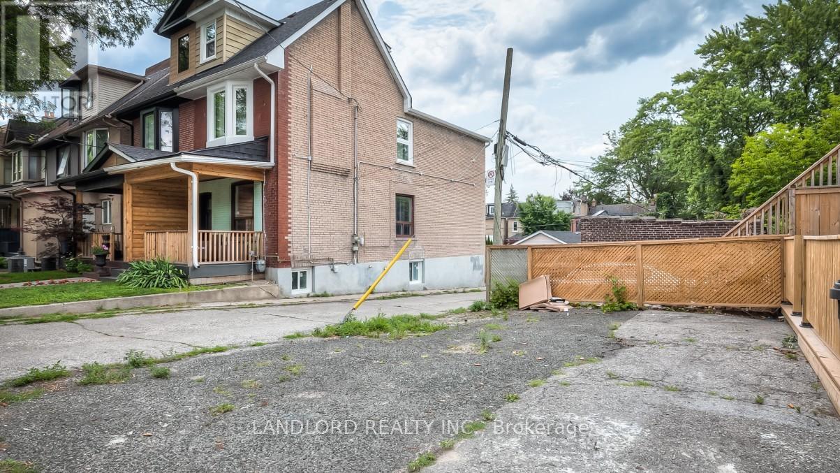 601 Logan Avenue, Toronto, Ontario  M4K 3B9 - Photo 7 - E13064220