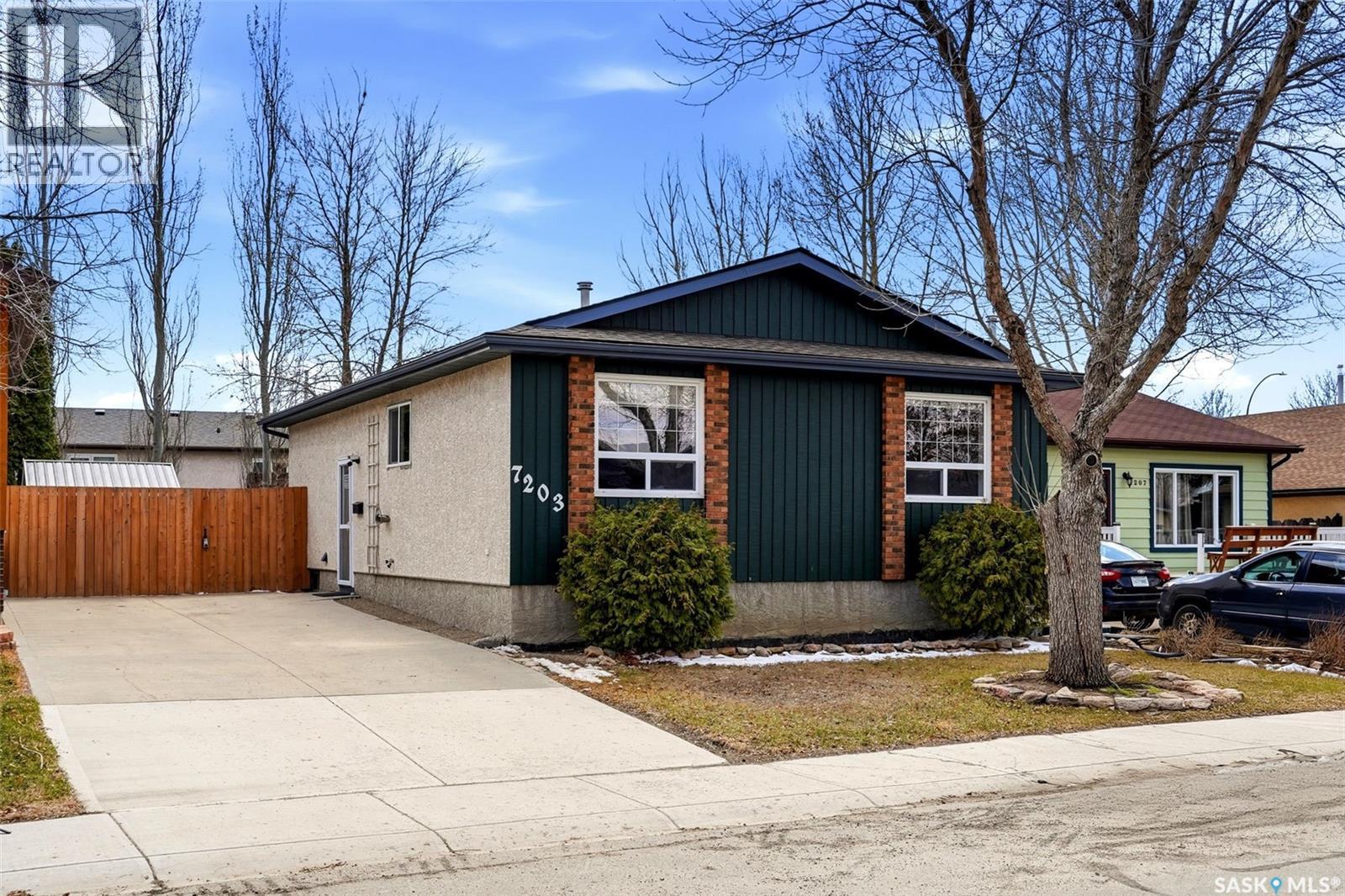 7203 Lawrence Drive, Regina, Saskatchewan  S4X 3X7 - Photo 1 - SK034471