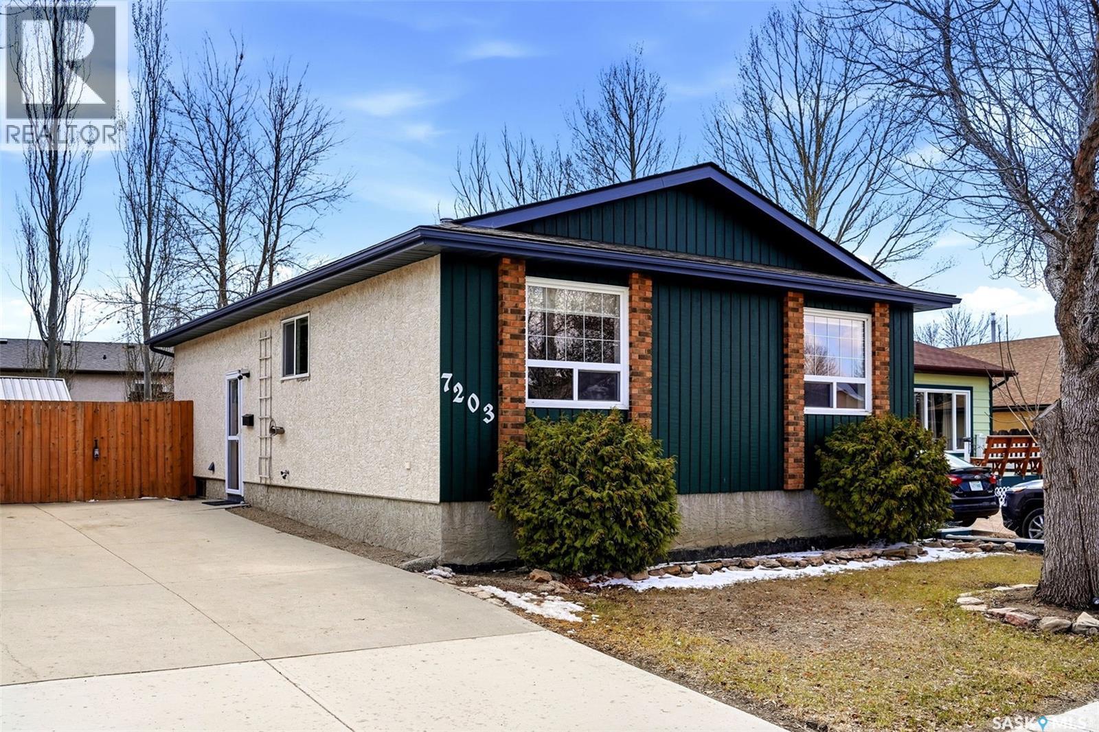7203 Lawrence Drive, Regina, Saskatchewan  S4X 3X7 - Photo 2 - SK034471