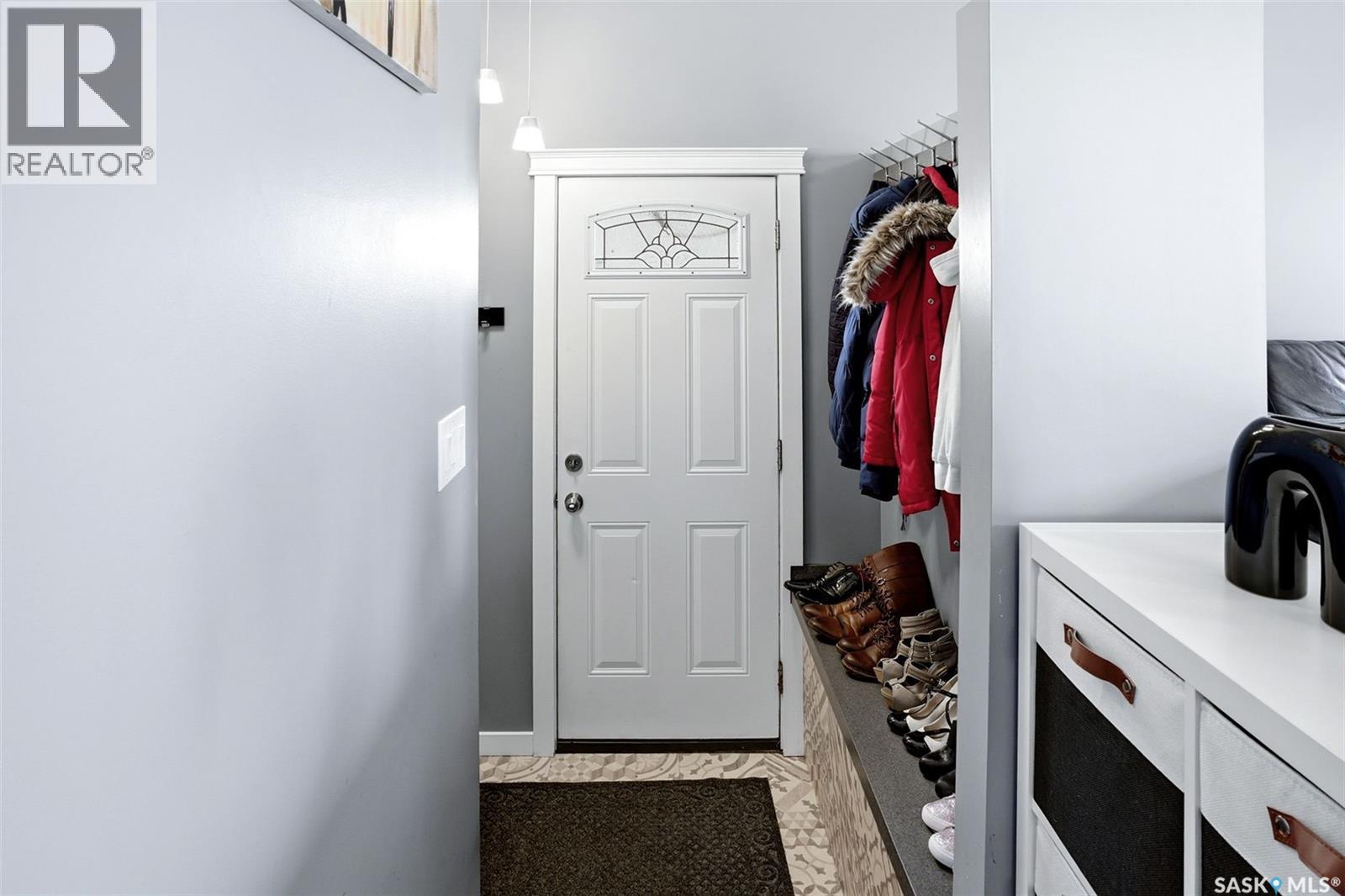 7203 Lawrence Drive, Regina, Saskatchewan  S4X 3X7 - Photo 3 - SK034471