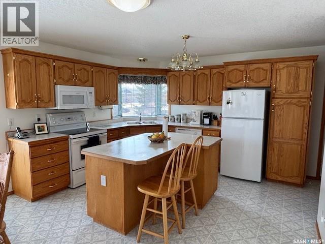 643 2nd Street Ne, Preeceville, Saskatchewan  S0A 3B0 - Photo 2 - SK034370