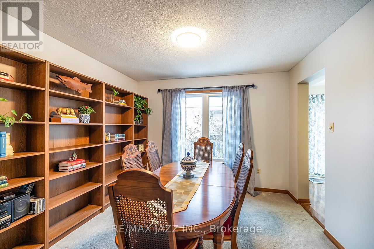 81 Burgby Avenue, Brampton, Ontario  L6X 3E2 - Photo 11 - W12868248