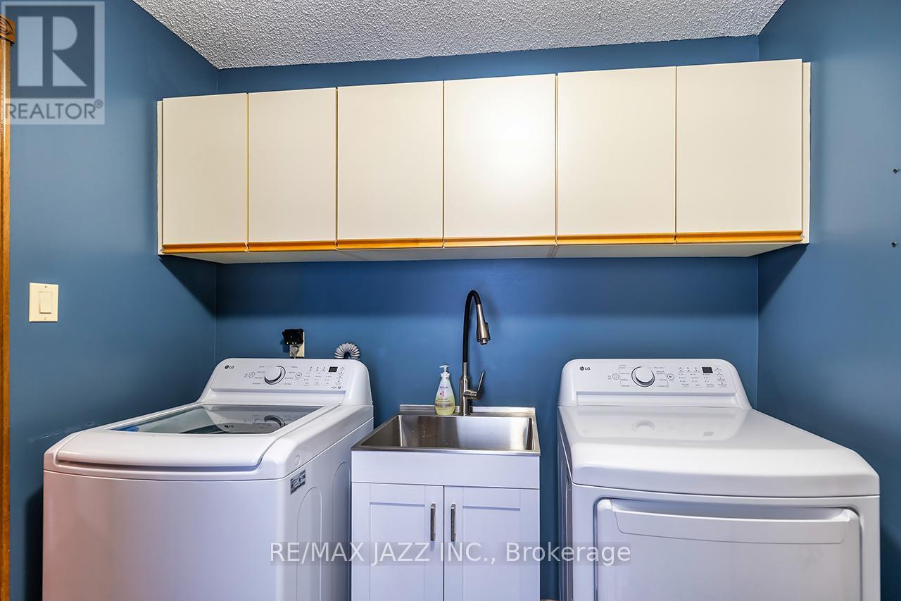 81 Burgby Avenue, Brampton, Ontario  L6X 3E2 - Photo 20 - W12868248