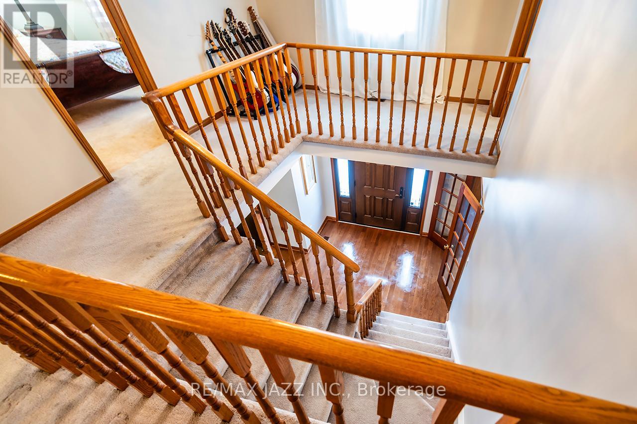 81 Burgby Avenue, Brampton, Ontario  L6X 3E2 - Photo 22 - W12868248