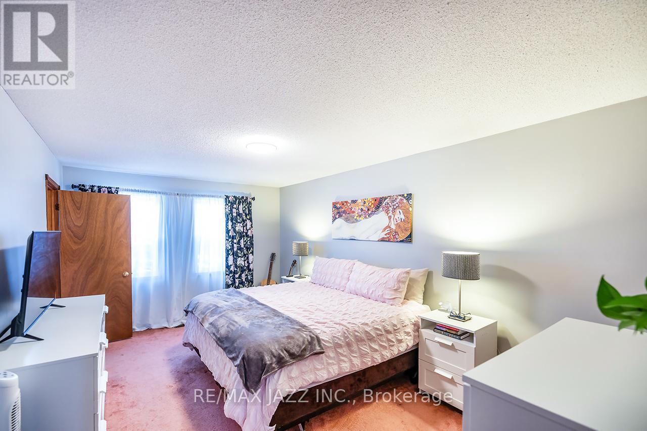 81 Burgby Avenue, Brampton, Ontario  L6X 3E2 - Photo 24 - W12868248