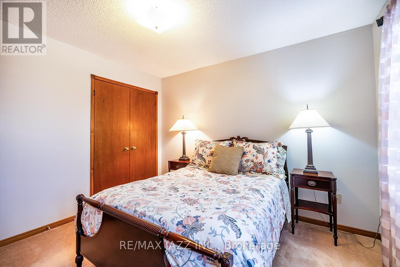 81 Burgby Avenue, Brampton, Ontario  L6X 3E2 - Photo 28 - W12868248